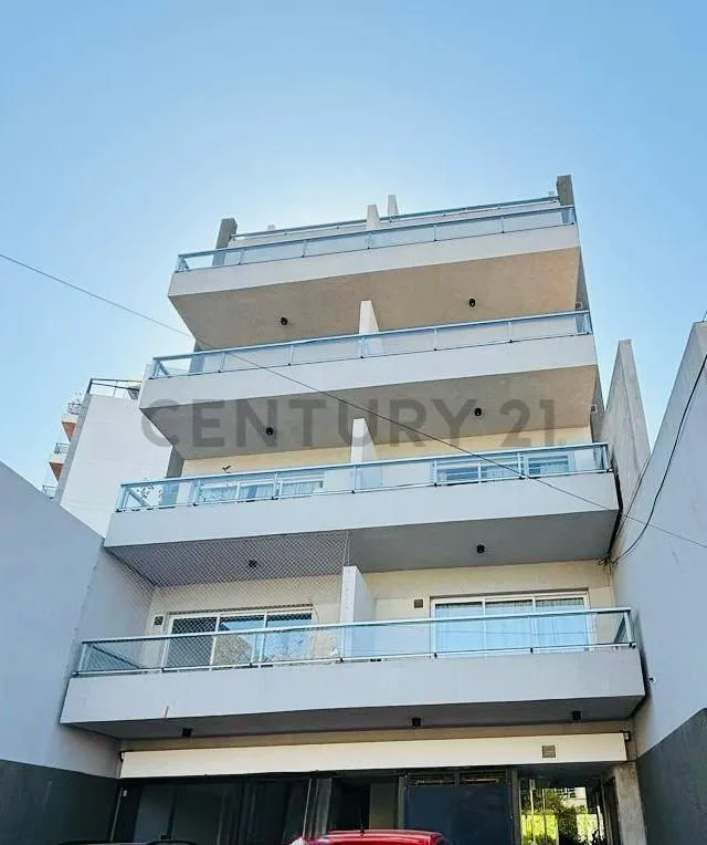 Monoambiente divisible con balcón al frente en Villa Santa Rita