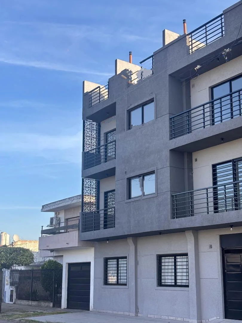 Departamento de 2 ambientes en alquiler con cochera y patio en San Justo, La Matanza