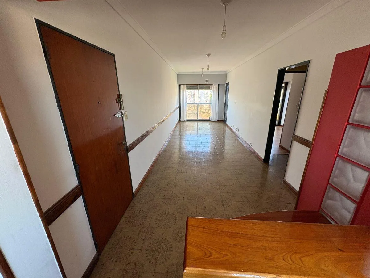 Apartamento de 3 ambientes com depósito em Lanús