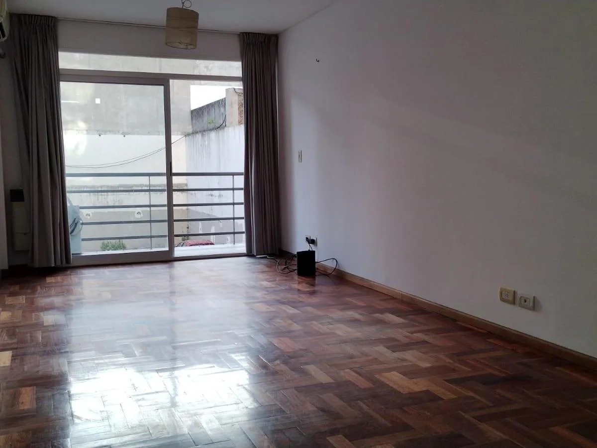 Monoambiente con balcón contrafrente en Boedo