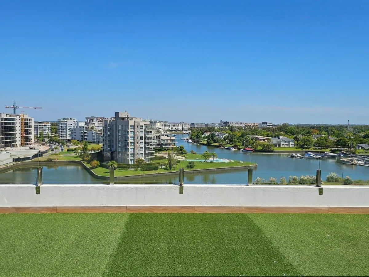 Four-room penthouse in Tigre with river views