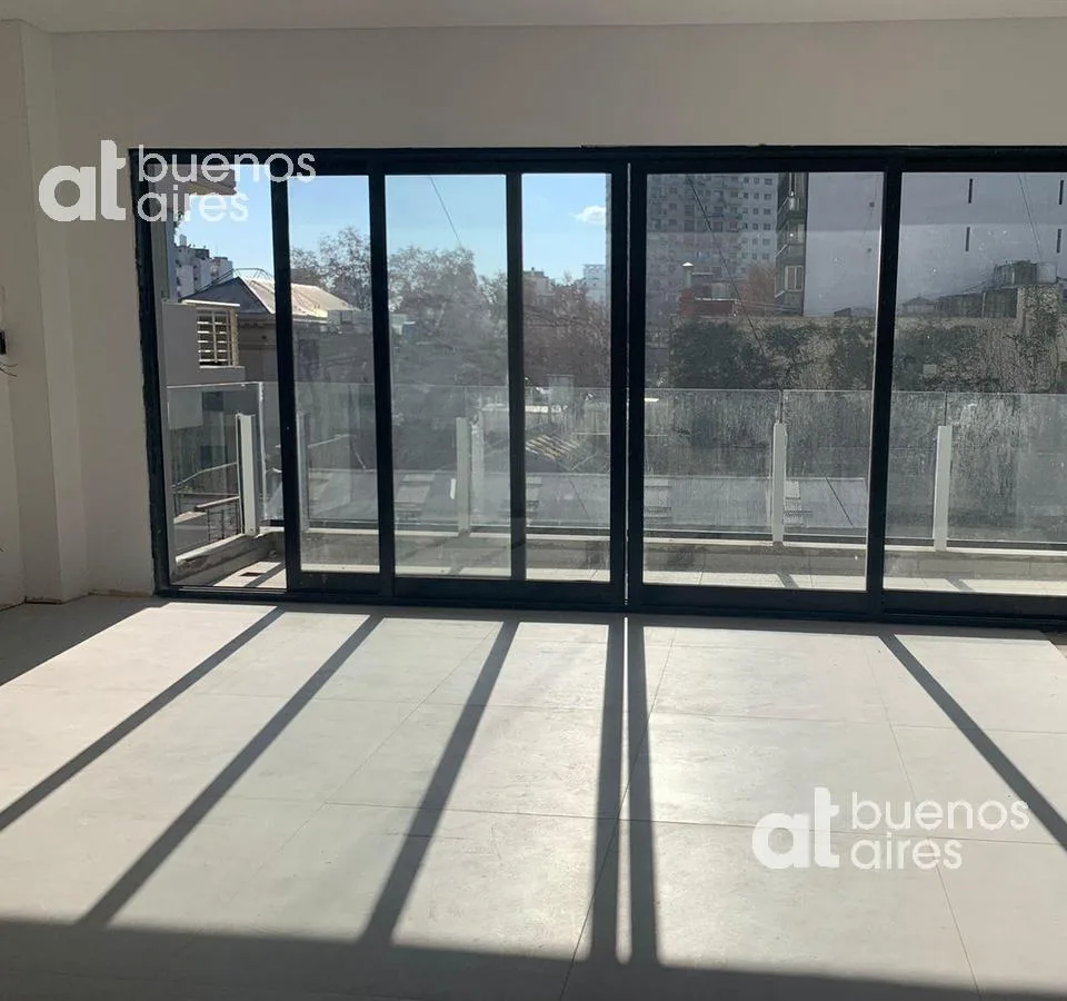 Kitnet com varanda em San Telmo para aluguel