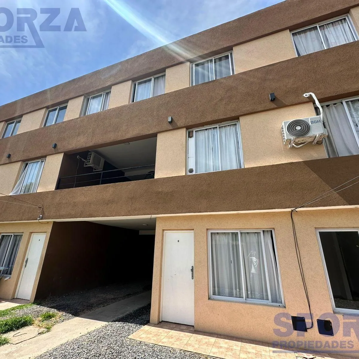 Departamento con Cochera en Alquiler