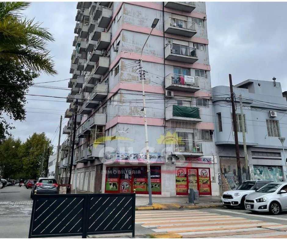 Kitnet com varanda de frente em Ramos Mejía