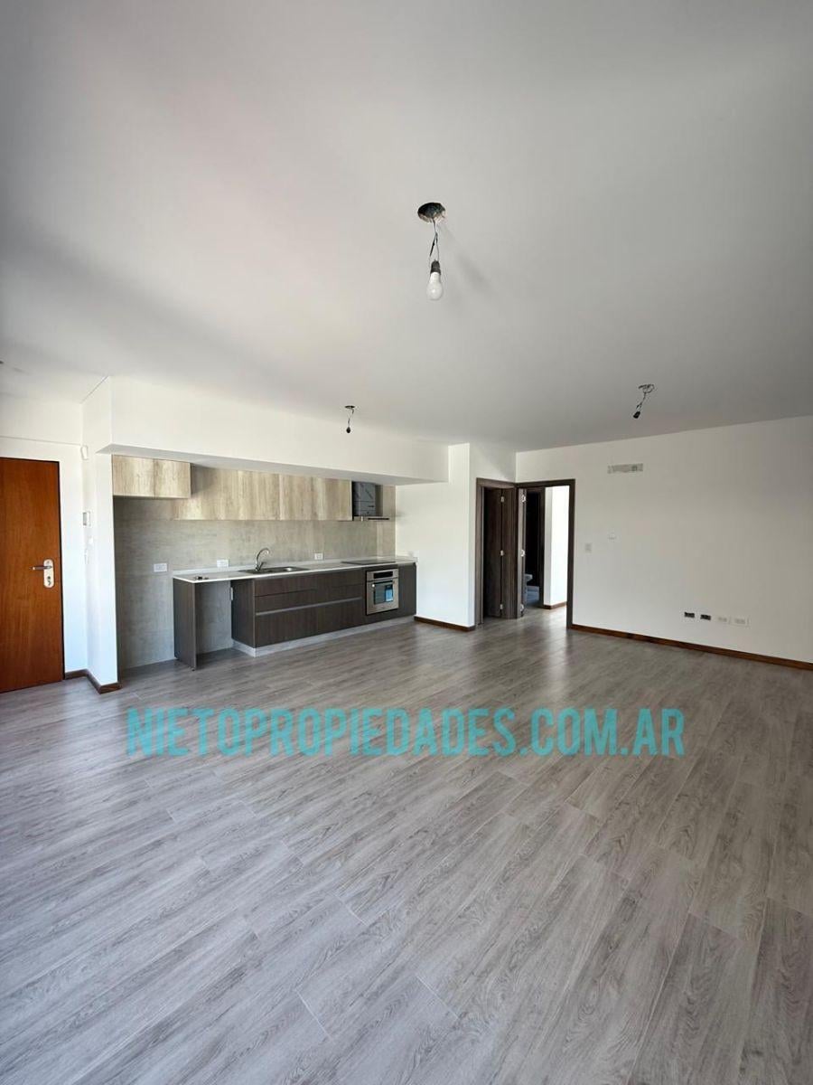 Квартира с 2 комнатами и парковочным местом в Villa Devoto