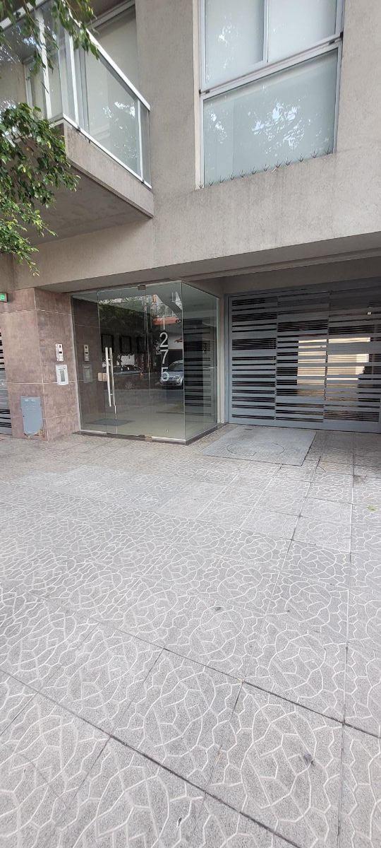 Apartamento de dois ambientes com varanda em Parque Chas