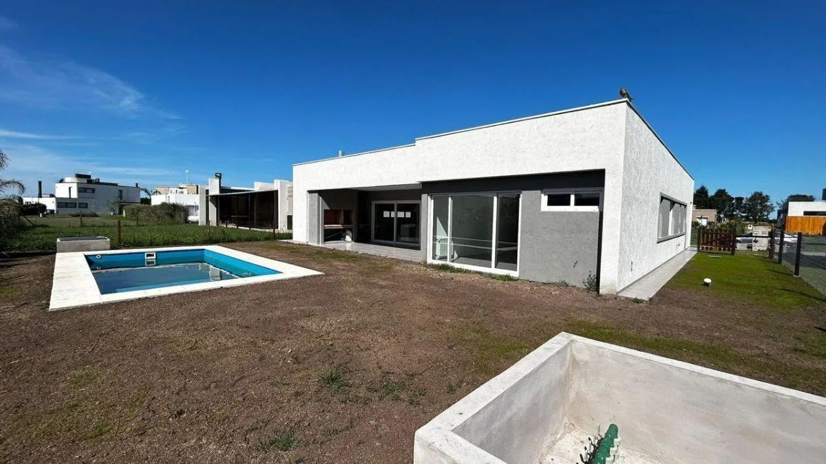 Casa de 4 dormitórios em Presidente Perón