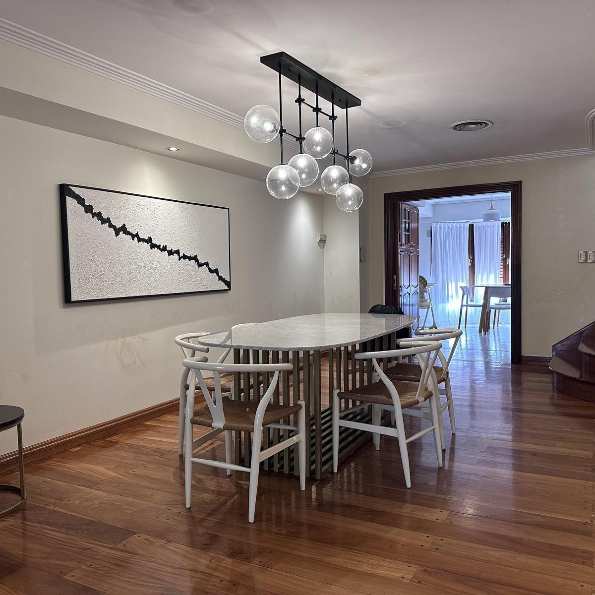 Unfurnished five-bedroom triplex house in Villa Devoto