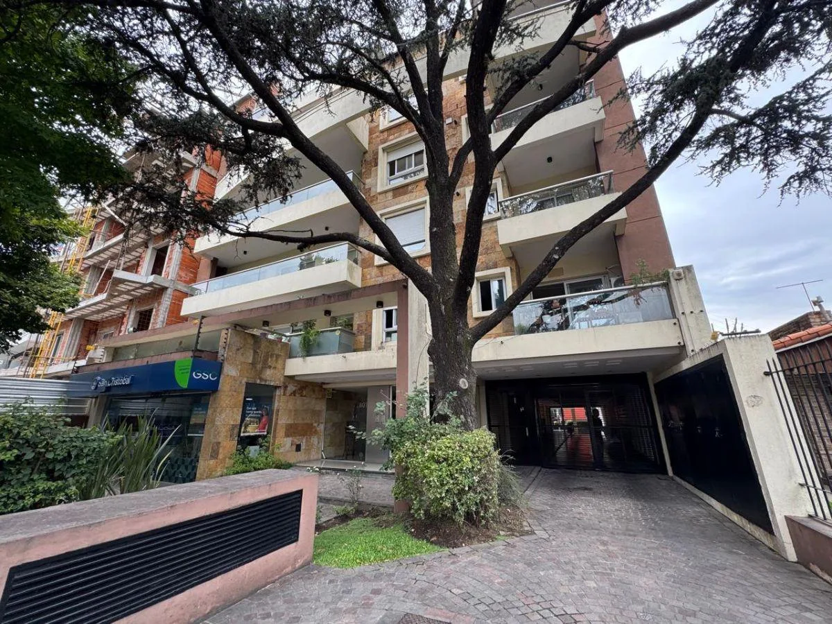 Kitnet com varanda em Adrogué, 3º andar