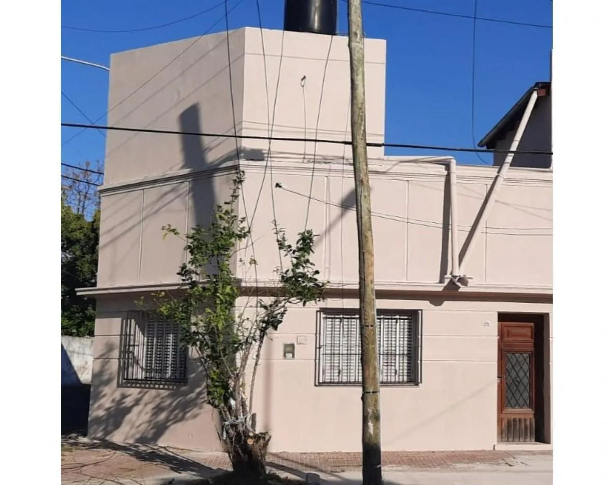 PH de 2 ambientes con patio en Lanús