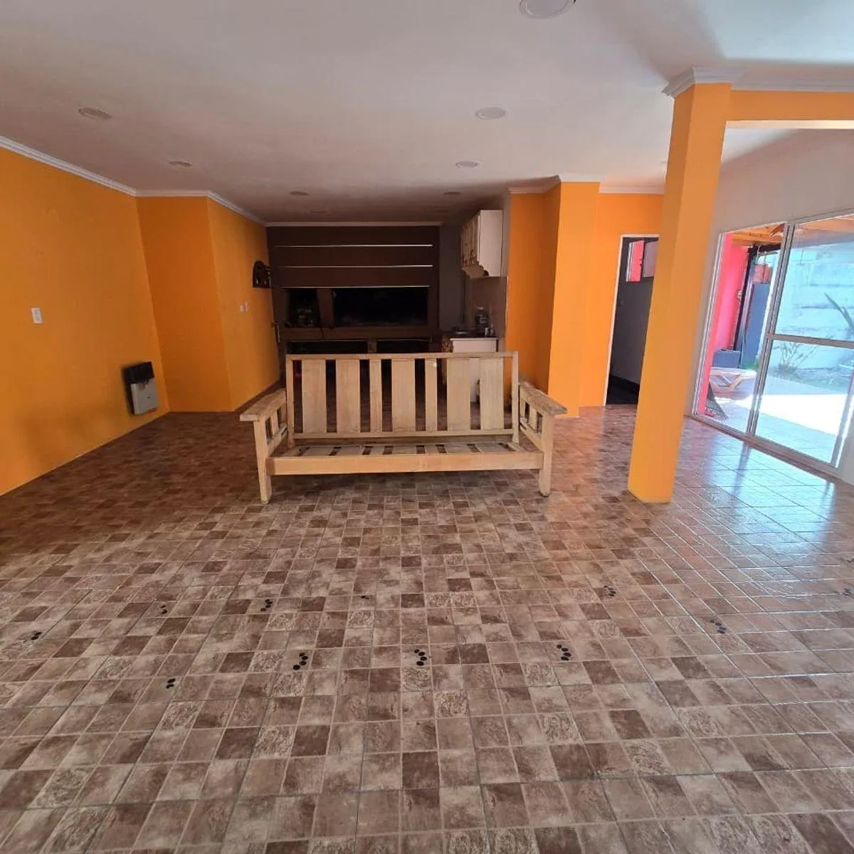 Casa de três quartos com piscina em Monte Grande