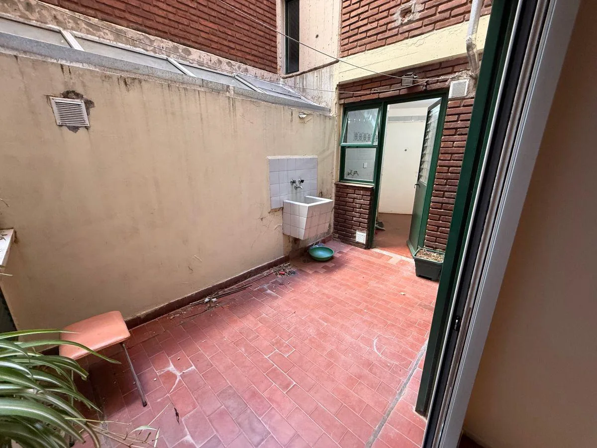 Apartamento de três ambientes com dependência em Belgrano