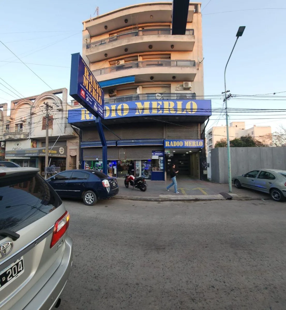 Departamento de 3 ambientes al frente en Merlo