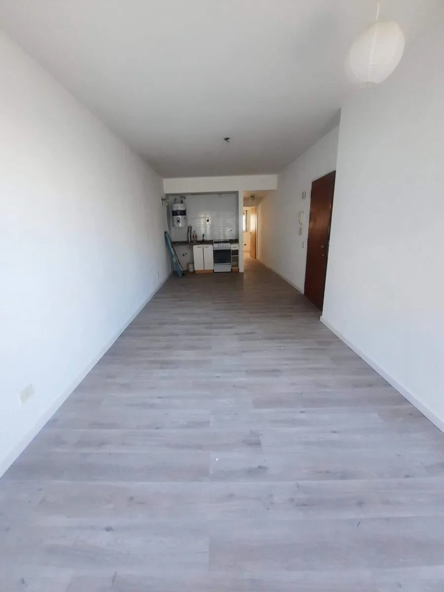 Apartamento de 2,5 ambientes de frente com varanda em Balvanera