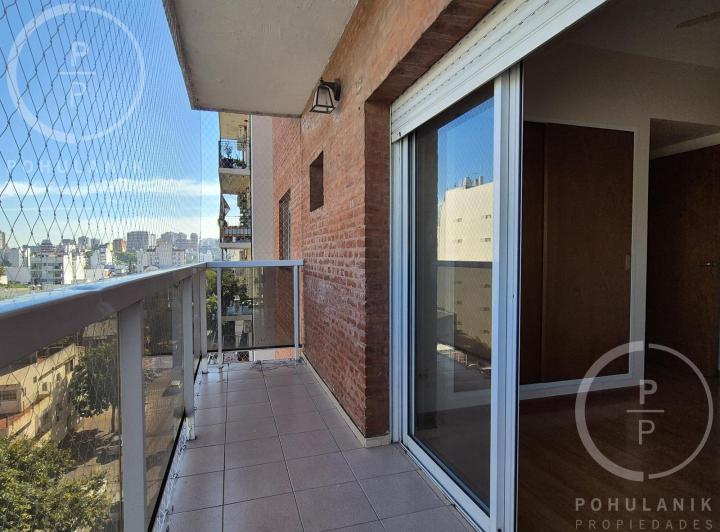 Two-bedroom apartment with parking in Colegiales