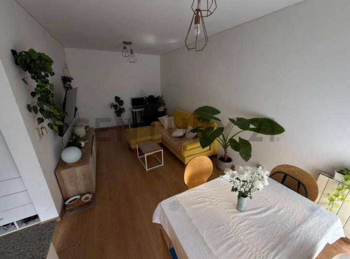 Apartamento de dois ambientes com vaga de garagem fixa em Villa Pueyrredón