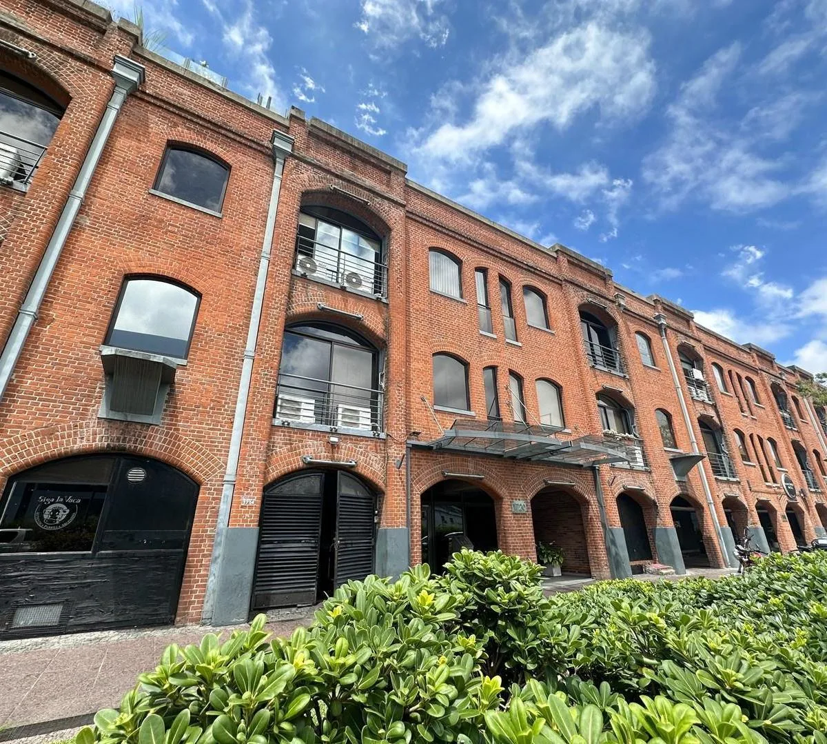 Apartamento de 2 ambientes com varanda em Puerto Madero