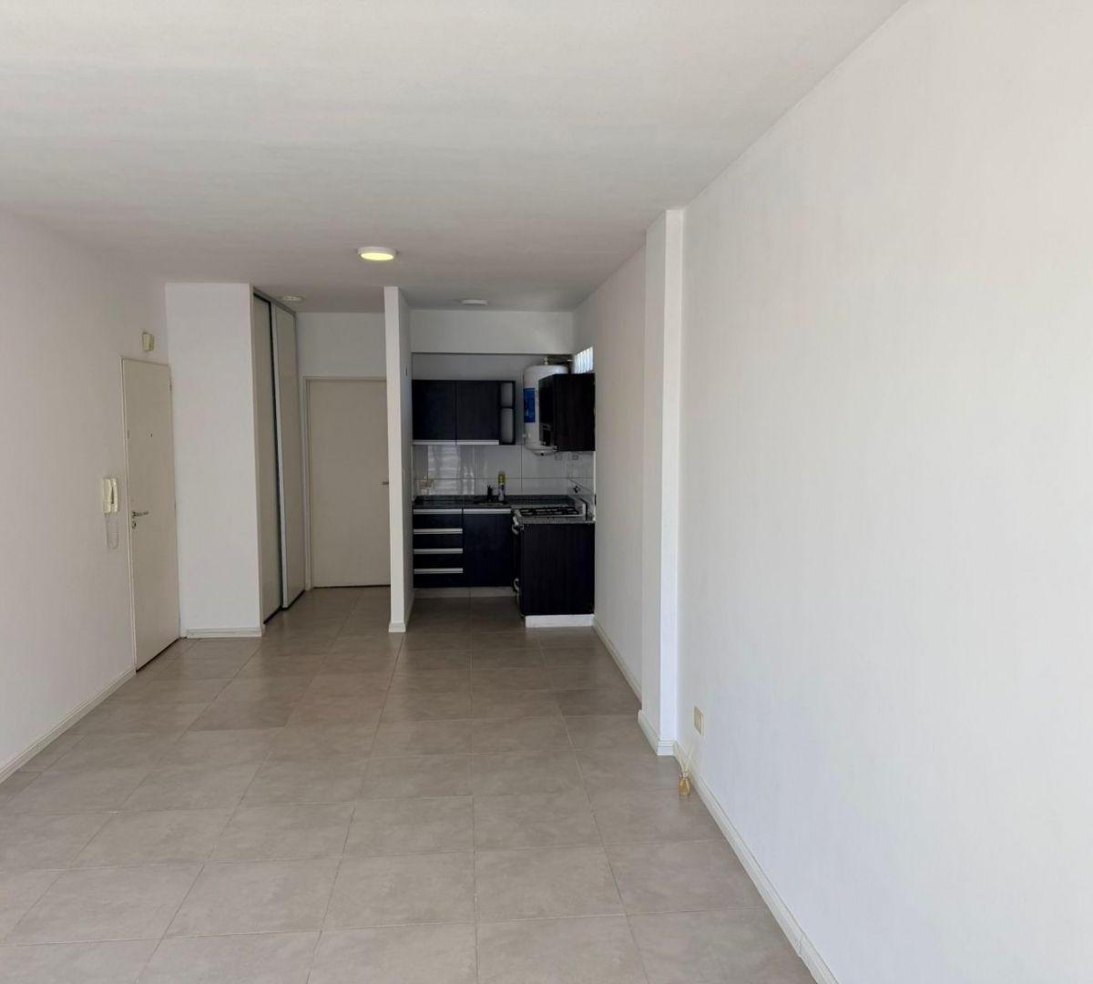 Kitnet de frente para os fundos em Villa Luro