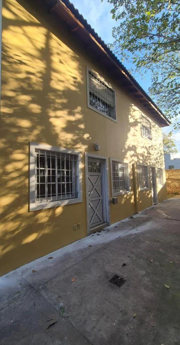Apartamento duplex com 2 dormitórios em Lomas de Zamora