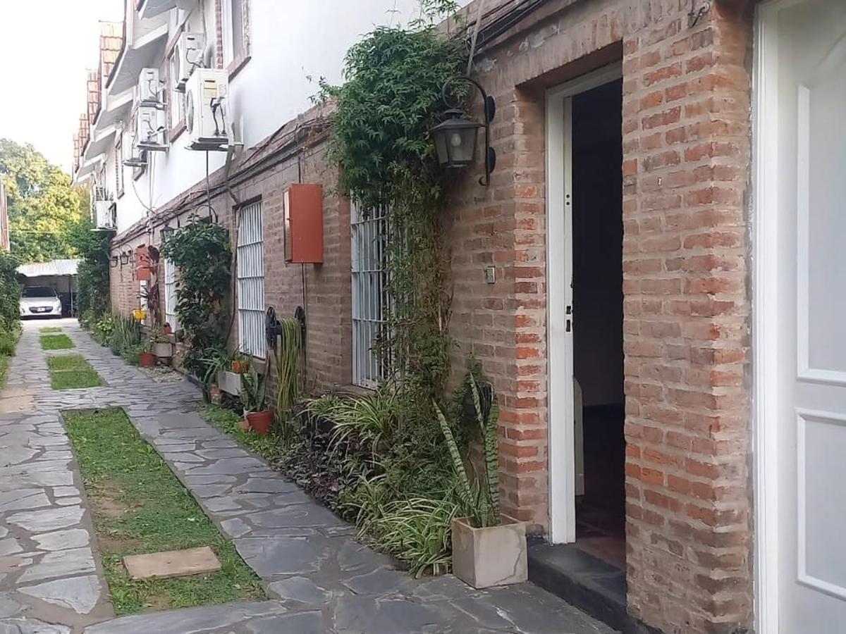 PH de três ambientes com vaga de garagem em Ituzaingó