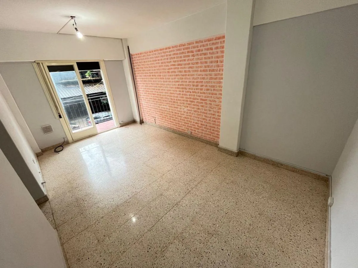 Impecable Depto de 2 Amb con Balcón!