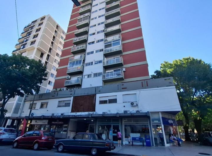 Departamento de 3 ambientes al frente en Martínez
