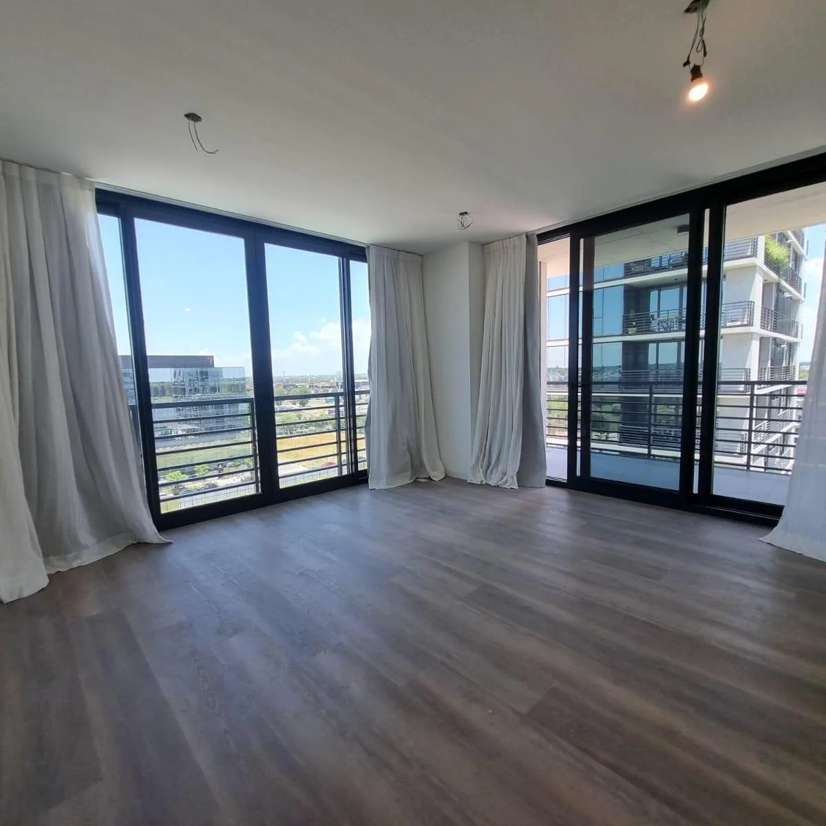 Two-room apartment with parking in Victoria, Palmas Park Buenavista