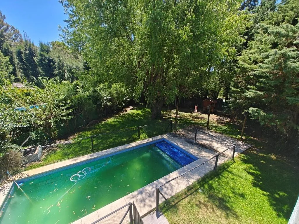 Casa de 4 dormitórios para aluguel anual em Tigre (San Isidro Labrador)