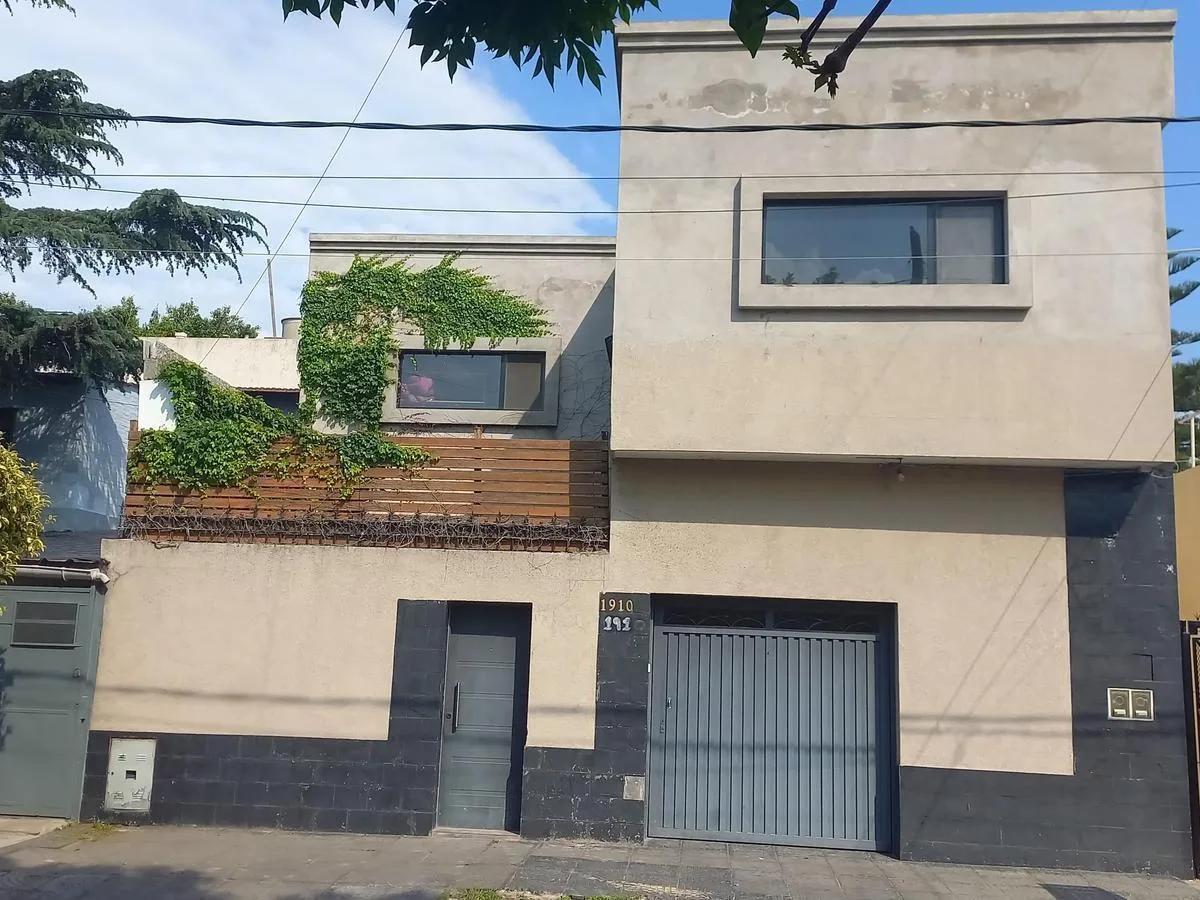 PH de 3 ambientes con patio y parrilla en José León Suárez