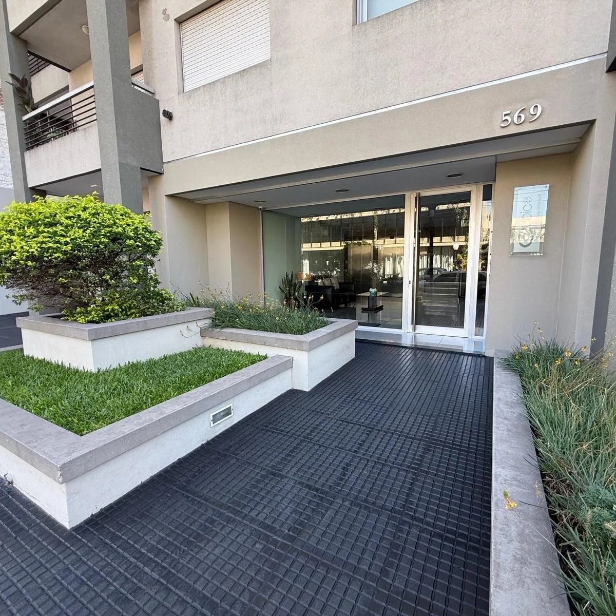 Departamento de 2 ambientes con cochera en Morón Centro