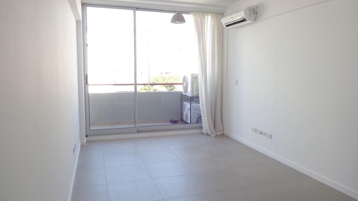 Departamento de 2 ambientes con balcón al frente en Almagro