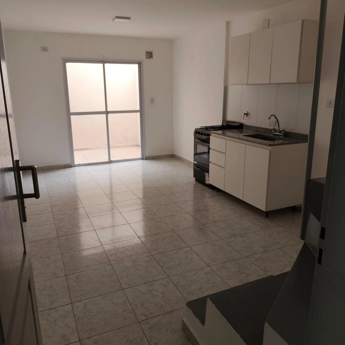 Двухуровневая квартира с 1 спальней и балконом в Tres de Febrero