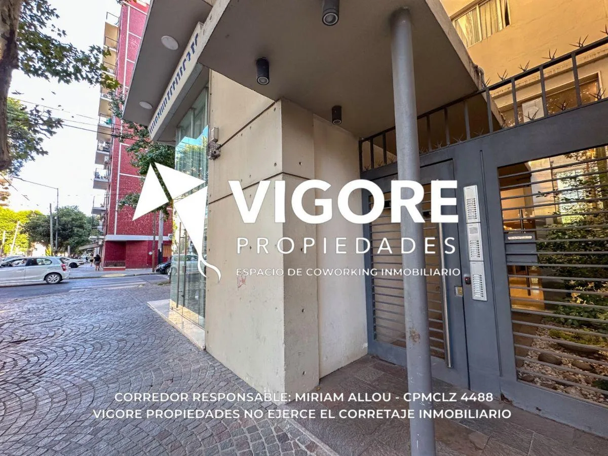 Apartamento de 3 ambientes com 2 dormitórios e vaga coberta em Lanús Este