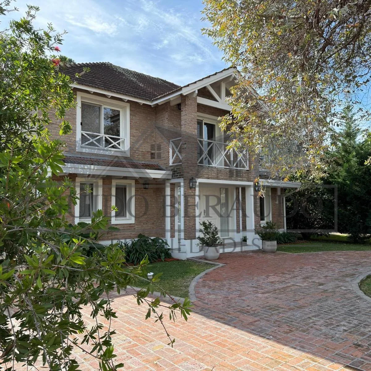 Four-bedroom house in Las Praderas de Luján