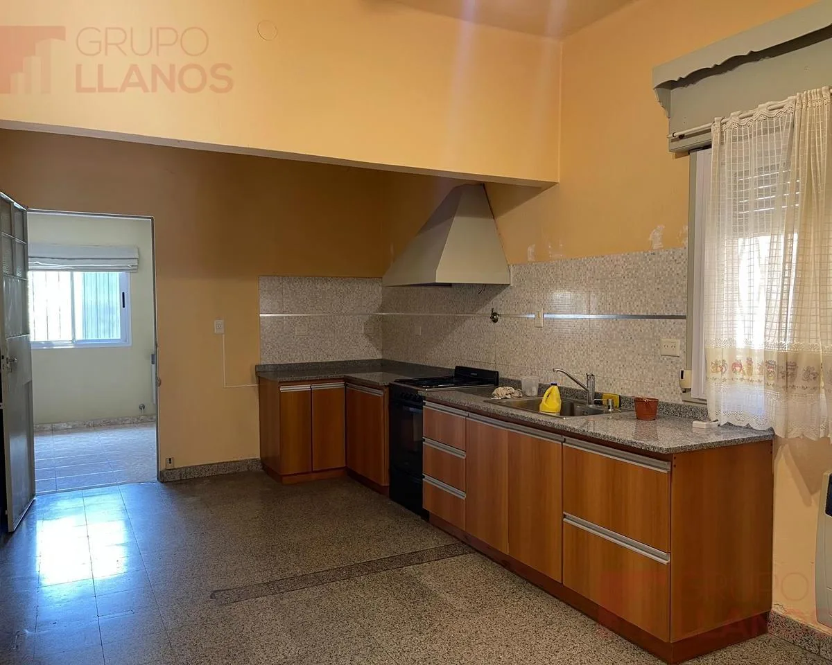 Casa de 3 ambientes en alquiler en Luján, Centro