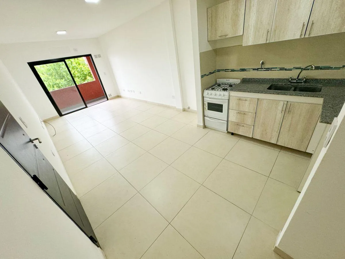 Apartamento de dois ambientes com 2 varandas e vaga opcional em Lanús Centro