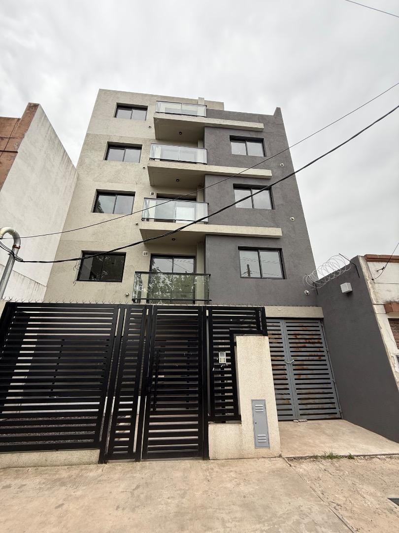 Apartamento de dois ambientes novo em Morón