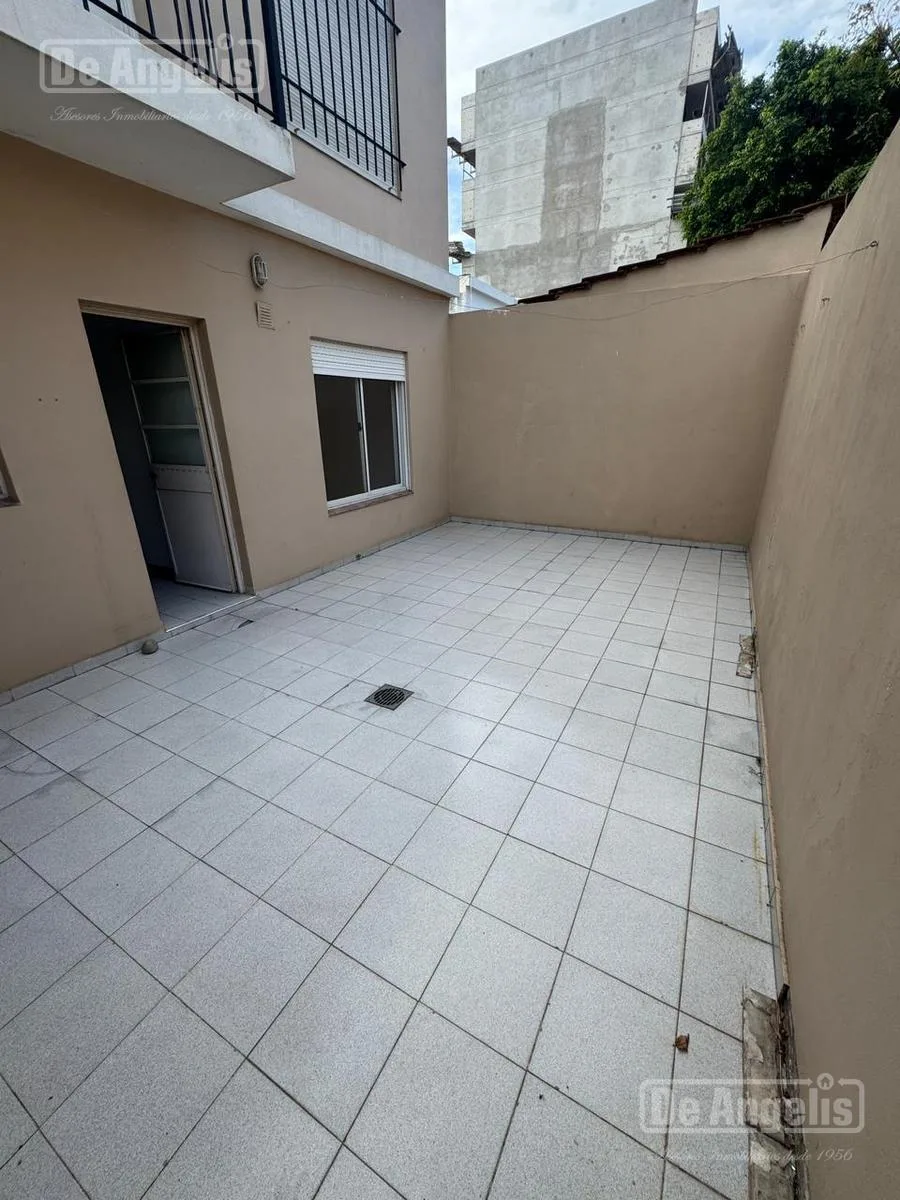 Ground-floor or upper-unit PH with 2 bedrooms in Morón Sur