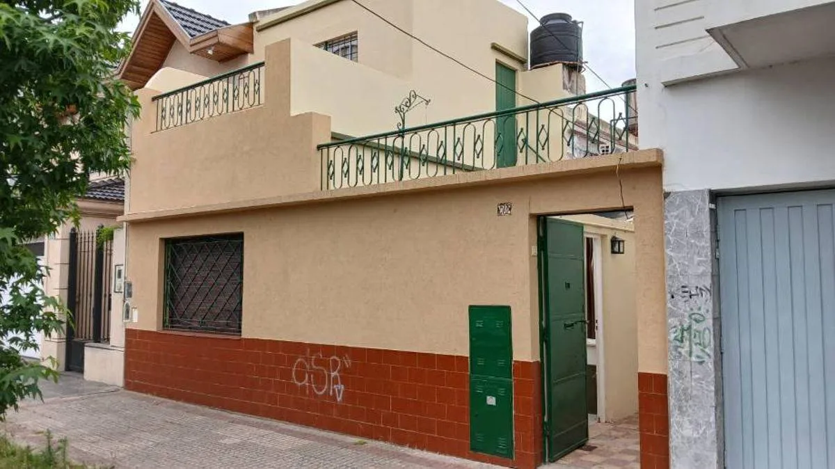 PH de 2 ambientes de frente, sem condomínio, em Lanús