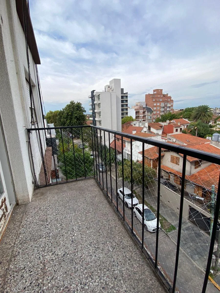 Apartamento de três ambientes em Morón