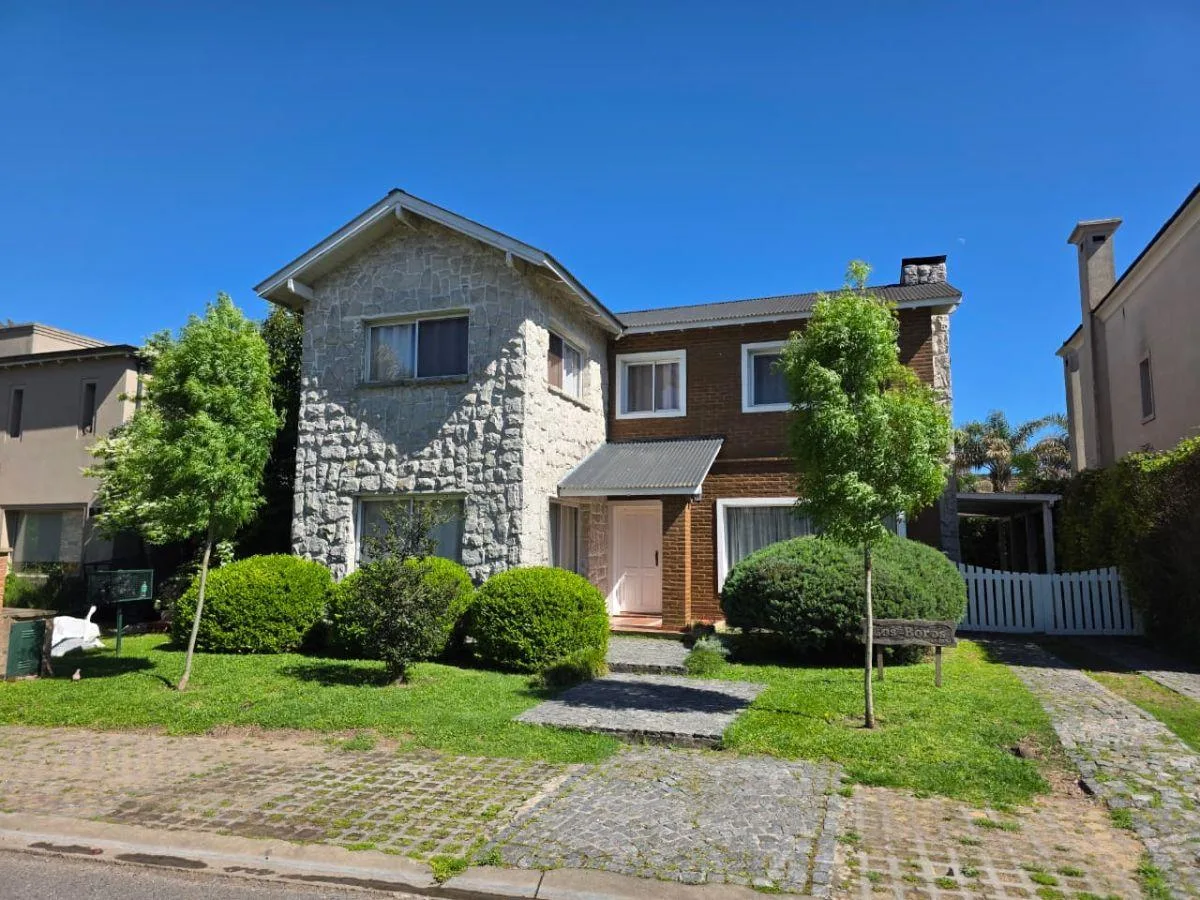 Four-bedroom house in Tigre
