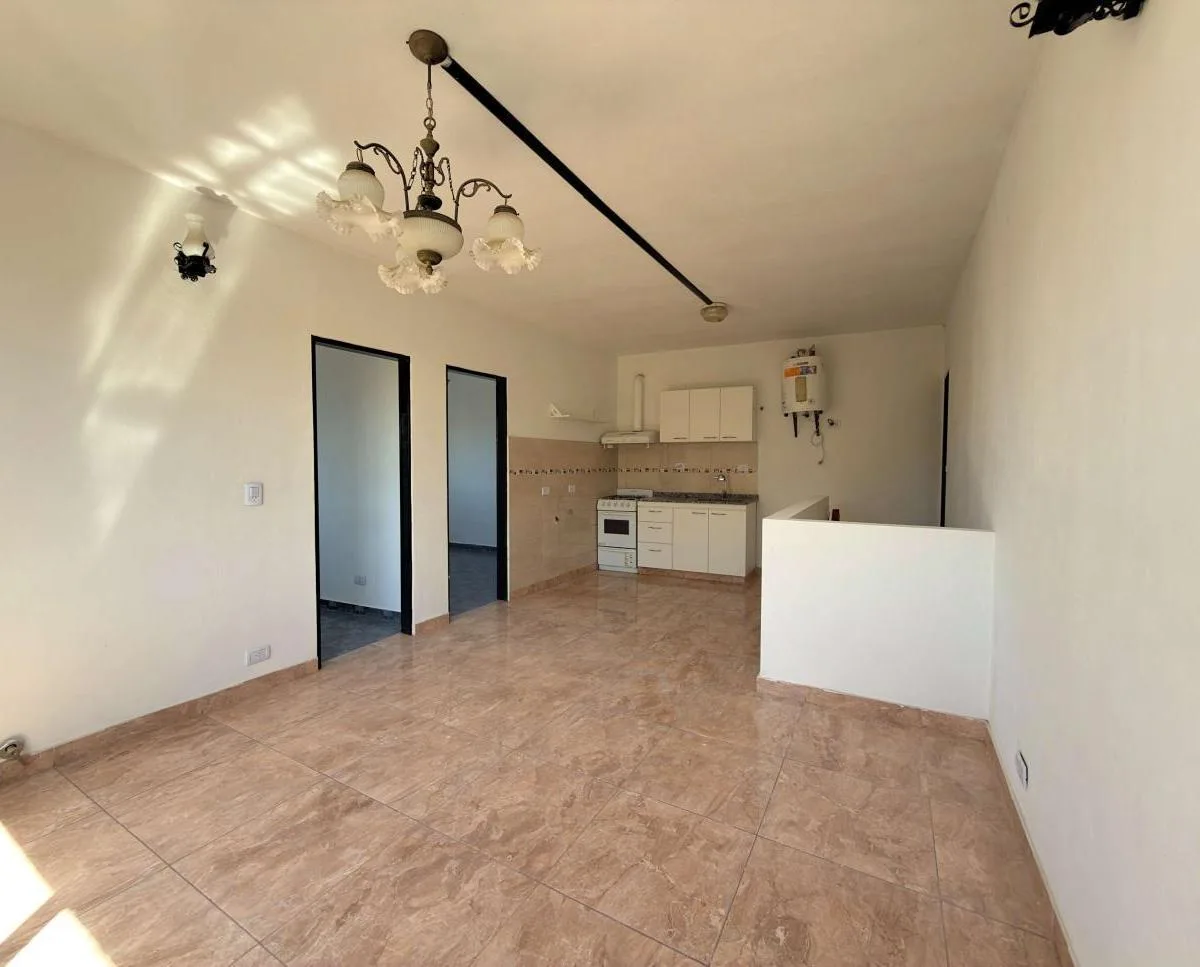 Departamento de 2 dormitorios con entrada independiente en General San Martín