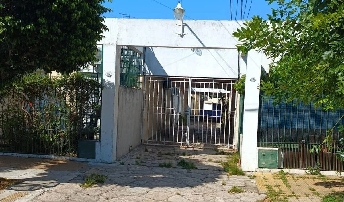One-bedroom PH with interior patio in Ramos Mejía