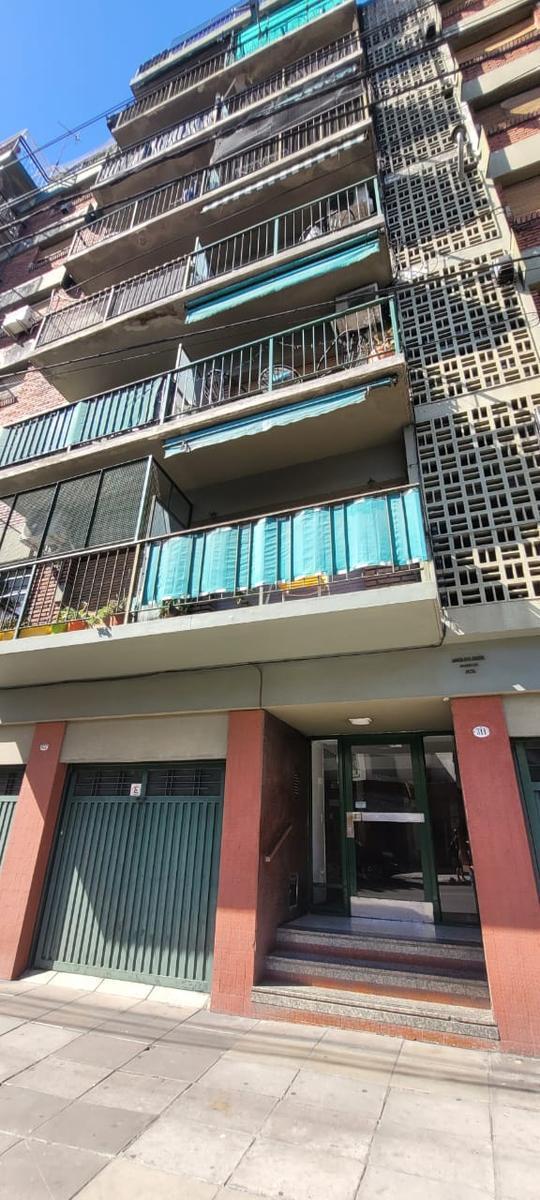 Two-room apartment with balcony in Floresta