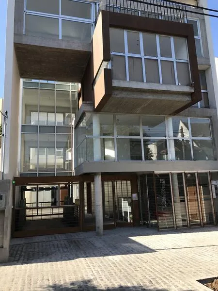 Квартира-студия, северная ориентация, с террасой общего пользования в Lomas de Zamora