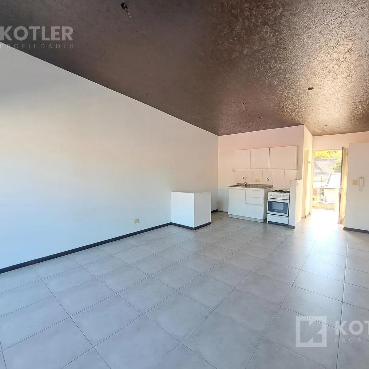 Квартира-студия на первом этаже в Temperley