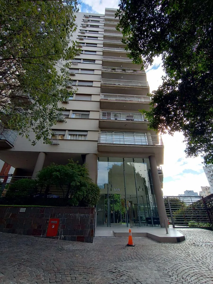 Apartamento de três ambientes com 2 dormitórios e vista para o rio em Olivos