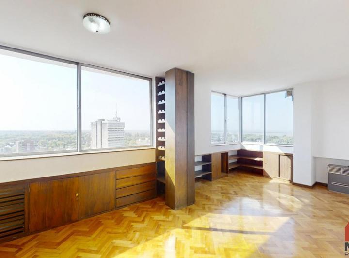 Departamento en Alquiler en San Isidro 4 Ambientes en Dúplex con Escritorio, Toilette y Balcón