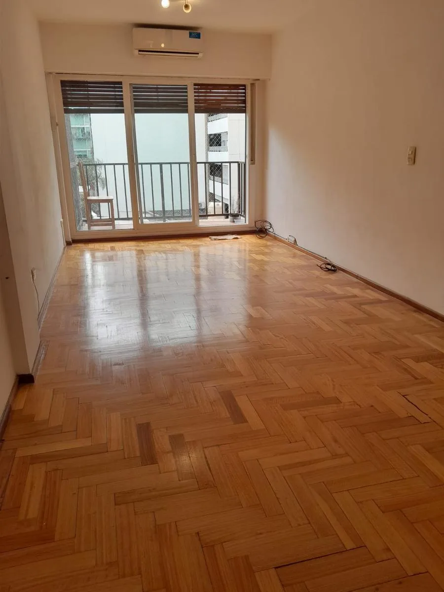 Kitnet em Palermo com varanda e lavanderia