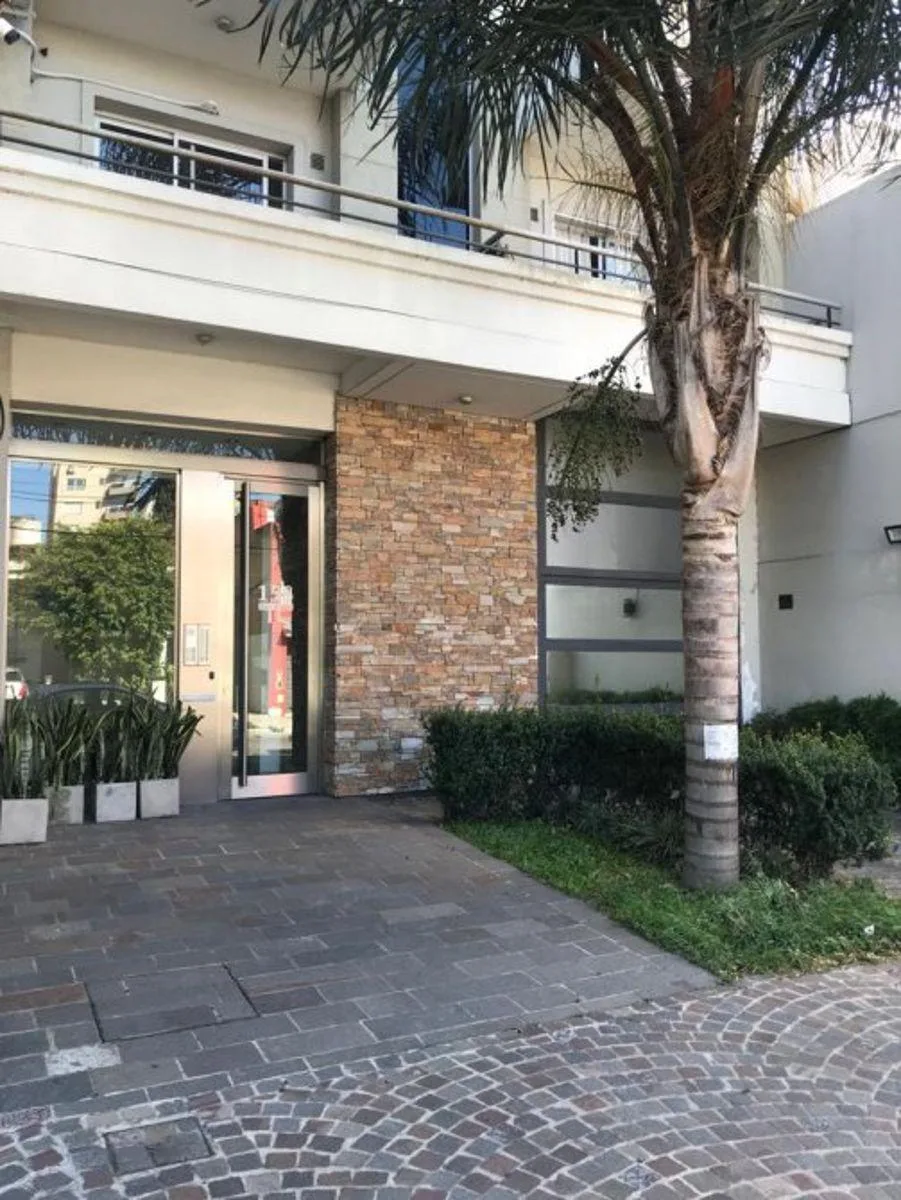 Apartamento de 2 ambientes com vaga coberta em Lanús Oeste